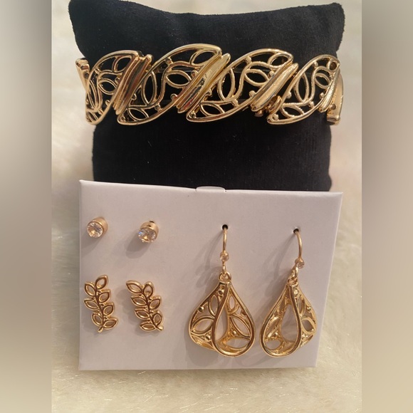 Bundle Set Gold Leaf Stretch Bracelet and 3 pairs of Earrings - Picture 2 of 6